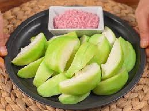 ฝรั่งแช่บ๊วย