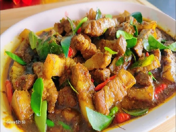 แกงคั่วหมูชิ้น