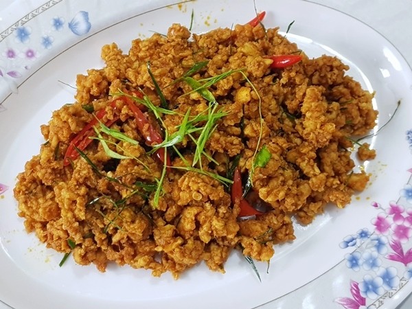 คั่วกลิ้งไก่บด