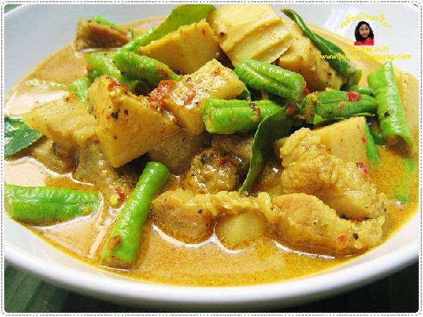 แกงกะทิหมูผักรวม