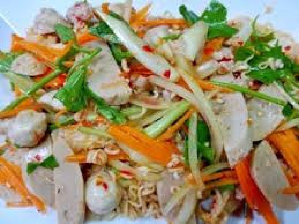 ยำวุ้นเส้นรวมมิตร(ลูกชิ้นปลา,หอย,ไก่ยอ)