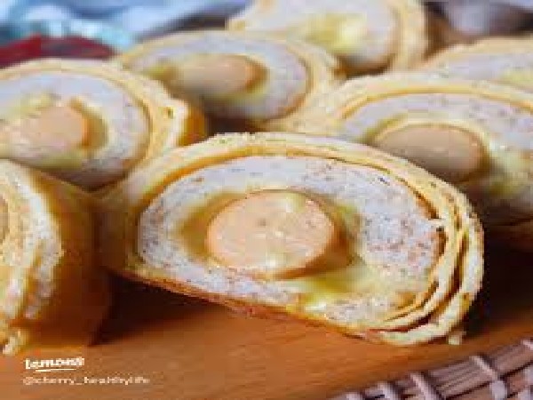 ขนมปังโรลไส้กรอกไก่