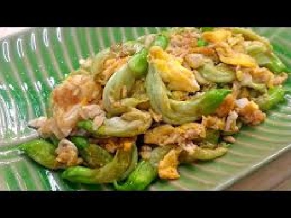 ดอกแคร์ผัดไข่